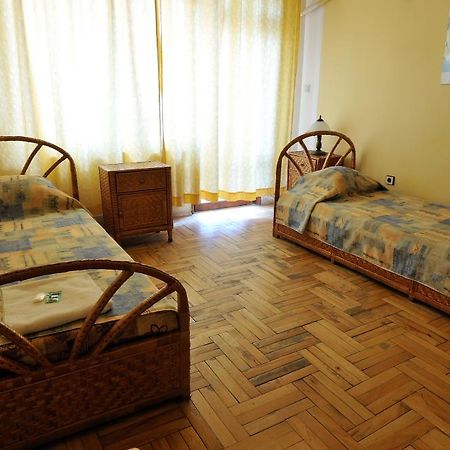 Family Hotel Prolet شومن المظهر الخارجي الصورة